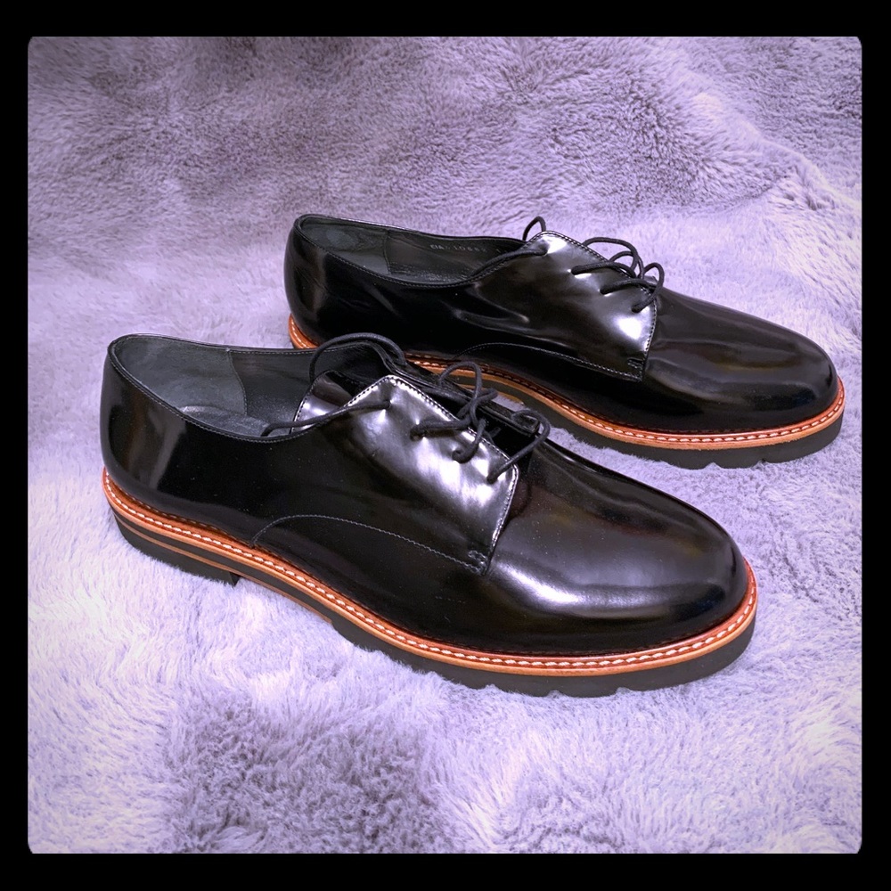 Stuart Weitzman Metro Oxford Shoes. Never worn.